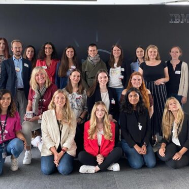 Gruppenbild der BayFiD Talente bei ihrem Besuch bei IBM