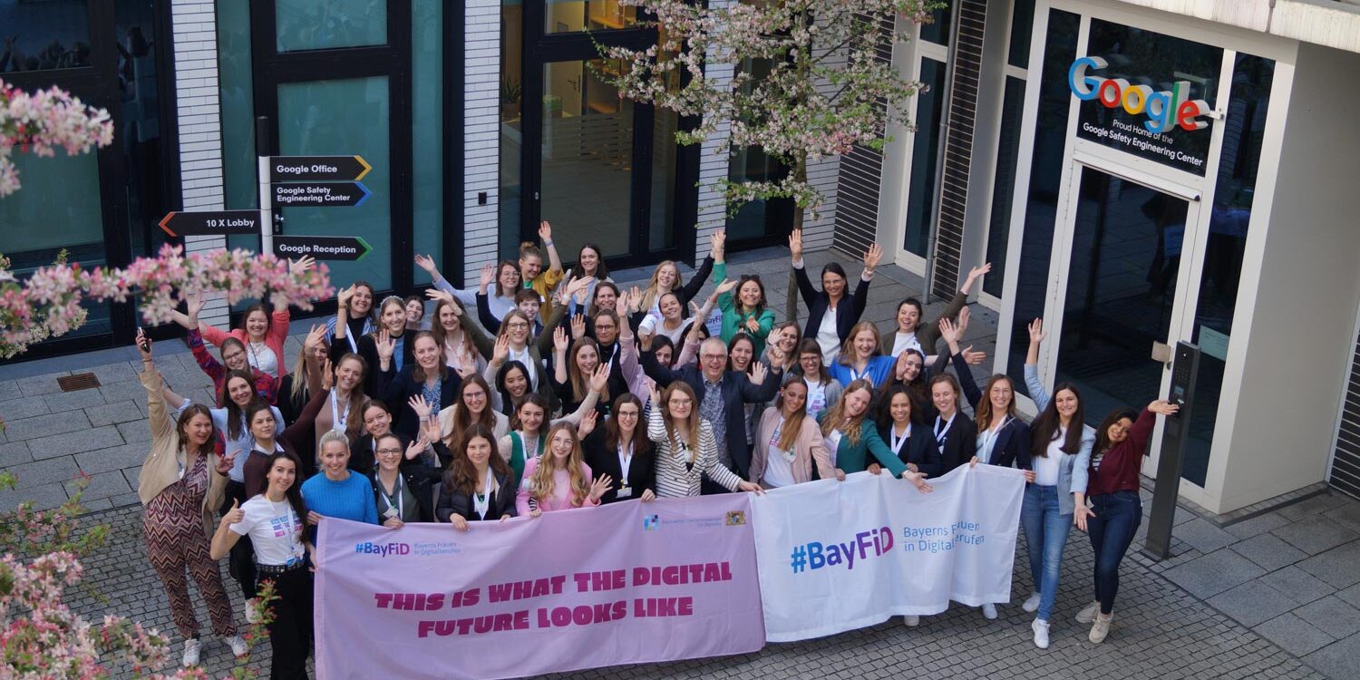 Safari_1 Gruppenfoto der BayFiD Talente bei ihrer Tour zu 5 verschiedenen Unternehmen