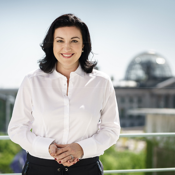 Portraitfoto von Dorothee Bär