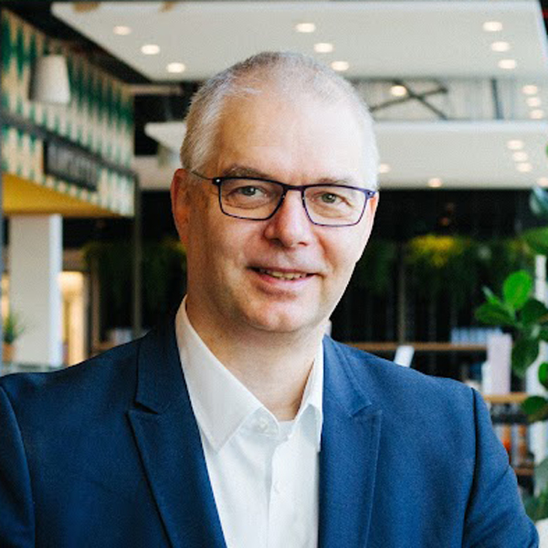 Portraitfoto von Wieland Holfelder