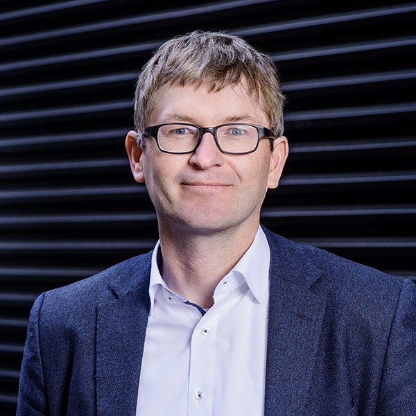 Portraitfoto von Dr. Helmut Schönenberger