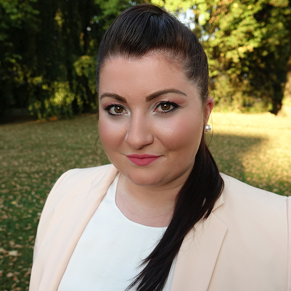 Portraitfoto von Nina Toller