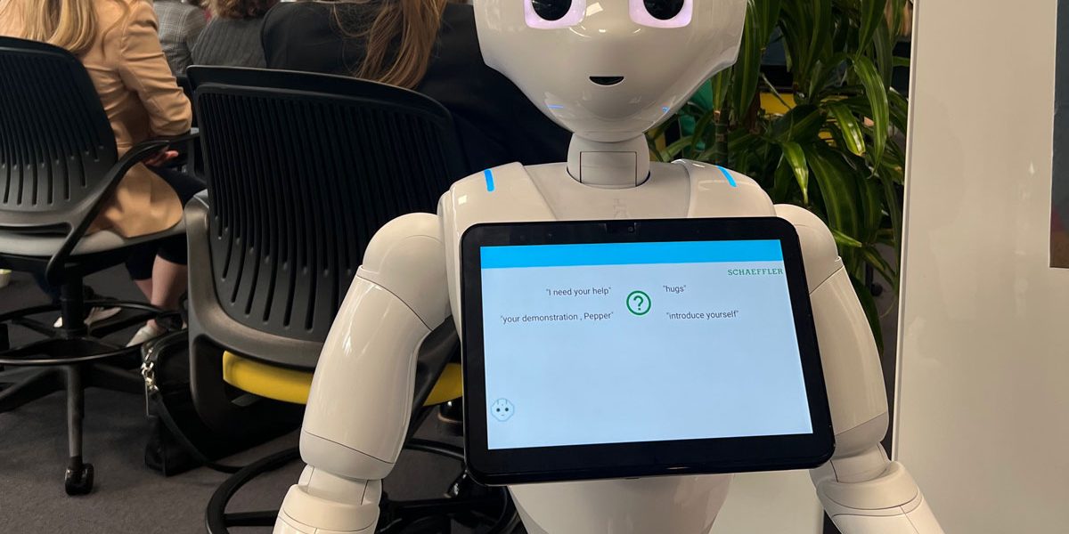 SCHAEFFLER2 Das Bild zeigt einen humanoiden Roboter