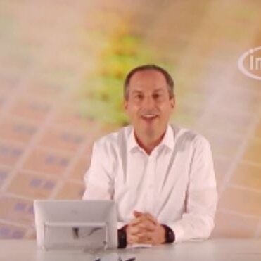 Screenshot des virtuellen Workshops zeigt einen Vortragsredner