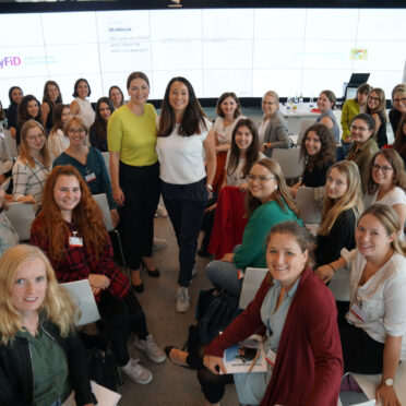 Gruppenbild der Teilnehmer*innen des Life Design Workshops - in der Mitte Judith Gerlach