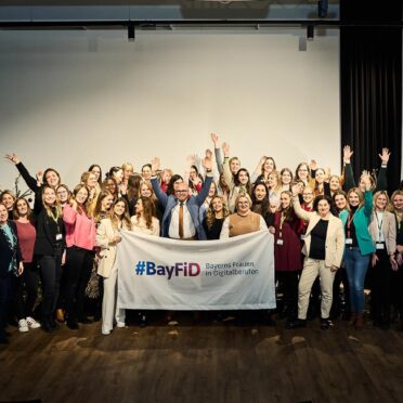 Gruppenfoto der BayFiD Talente bei DLD Media