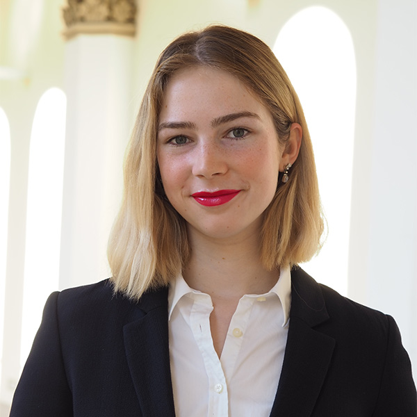 Portraitfoto von Lillan Margaux Schröder