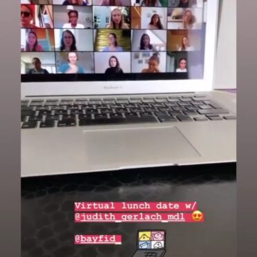 Screenshot einer Instagram Story: Im Hintergrund ein Laptop mit den Workshop-Teilnehmerinnen auf dem Bildschirm - im Vordergrund der Text "Virtual lunch date w/ @judith_gerlach_mdl"