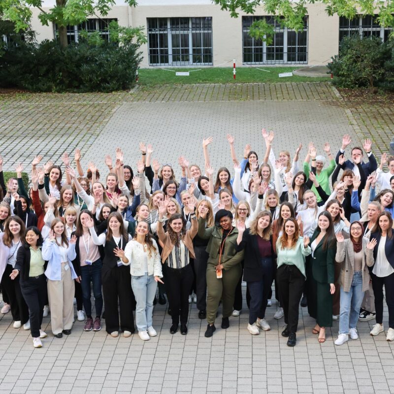 Gruppenfoto des 6. BayFiD Jahrgangs