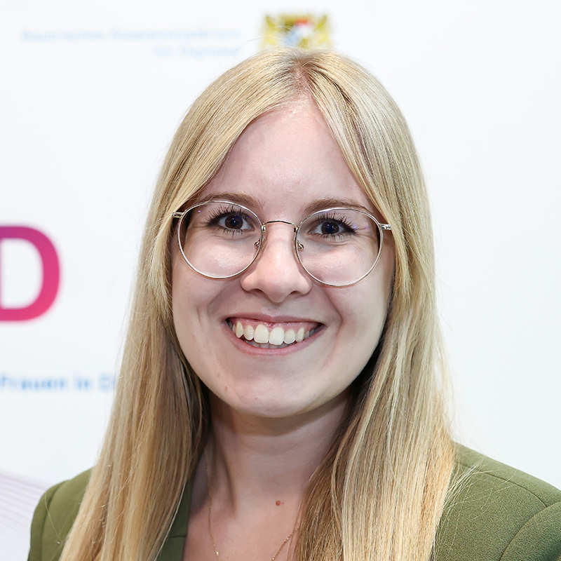 Portraitfoto von Nadine Ruhland