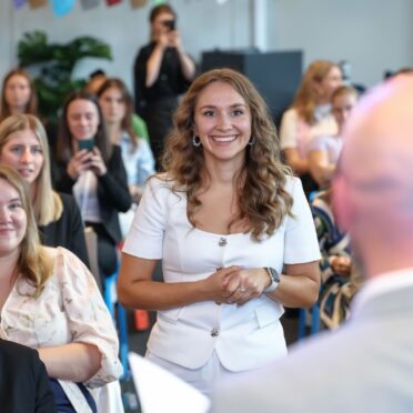 Ein BayFiD-Talent wird vom Digitalminister angesprochen