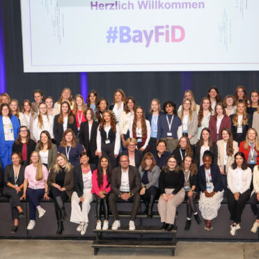 Gruppenfoto des neuen Batch 7