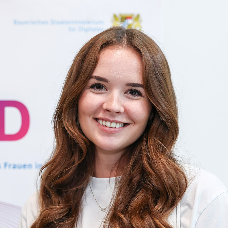 Portraitfoto von Julina Köhnlein