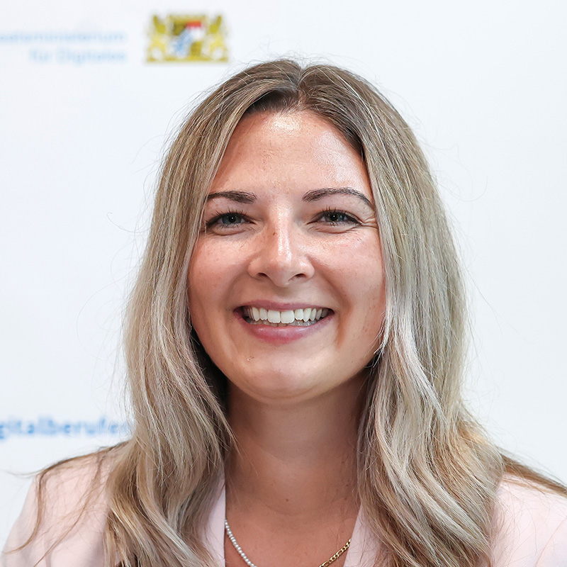 Portraitfoto von Katrin Ederer